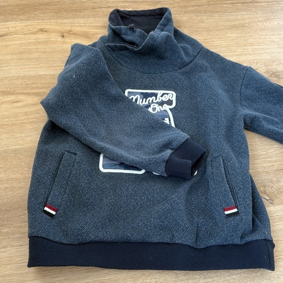 Nukutavake Sweatshirt - Picture 2 of 3